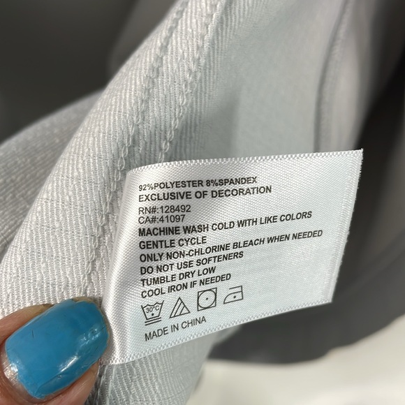 Golf Windbreaker. NEW w/out tags . Lined  and textured fabric . Size Large - Picture 10 of 11